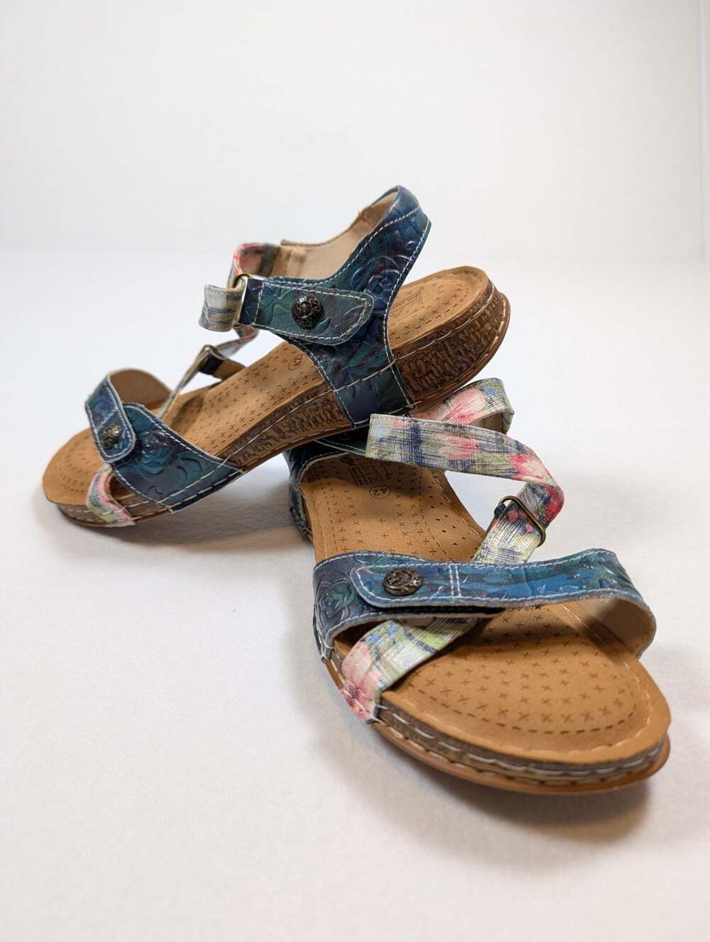 L'Artiste by Spring Step Collette Floral Embossed Strappy Sandals size 10.5